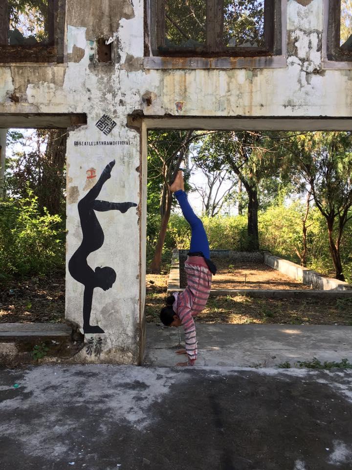 handstand by the lady 2